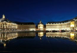 Bordeaux, la ville romantique des balades amoureuses.